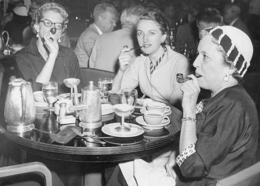 ladies_smoking_pipe_chicago_wrigley_building_restaurant_women_smoke_womens_smoking_club_1954.jpg