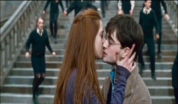 DH_-_Ginny_kiss_Harry_(01)